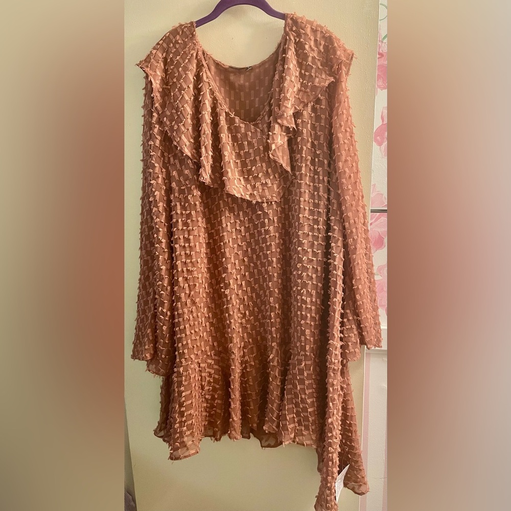 V-neck asymmetric hem textured dress in Rose SIZE US 18 **NWT**